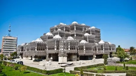 بررسی معماری کتابخانه ملی کوزوو 